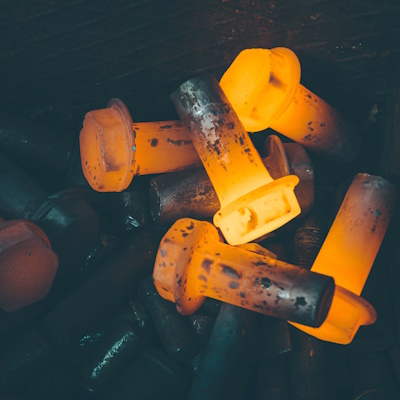 forging metal in the production of heavy molded metal products